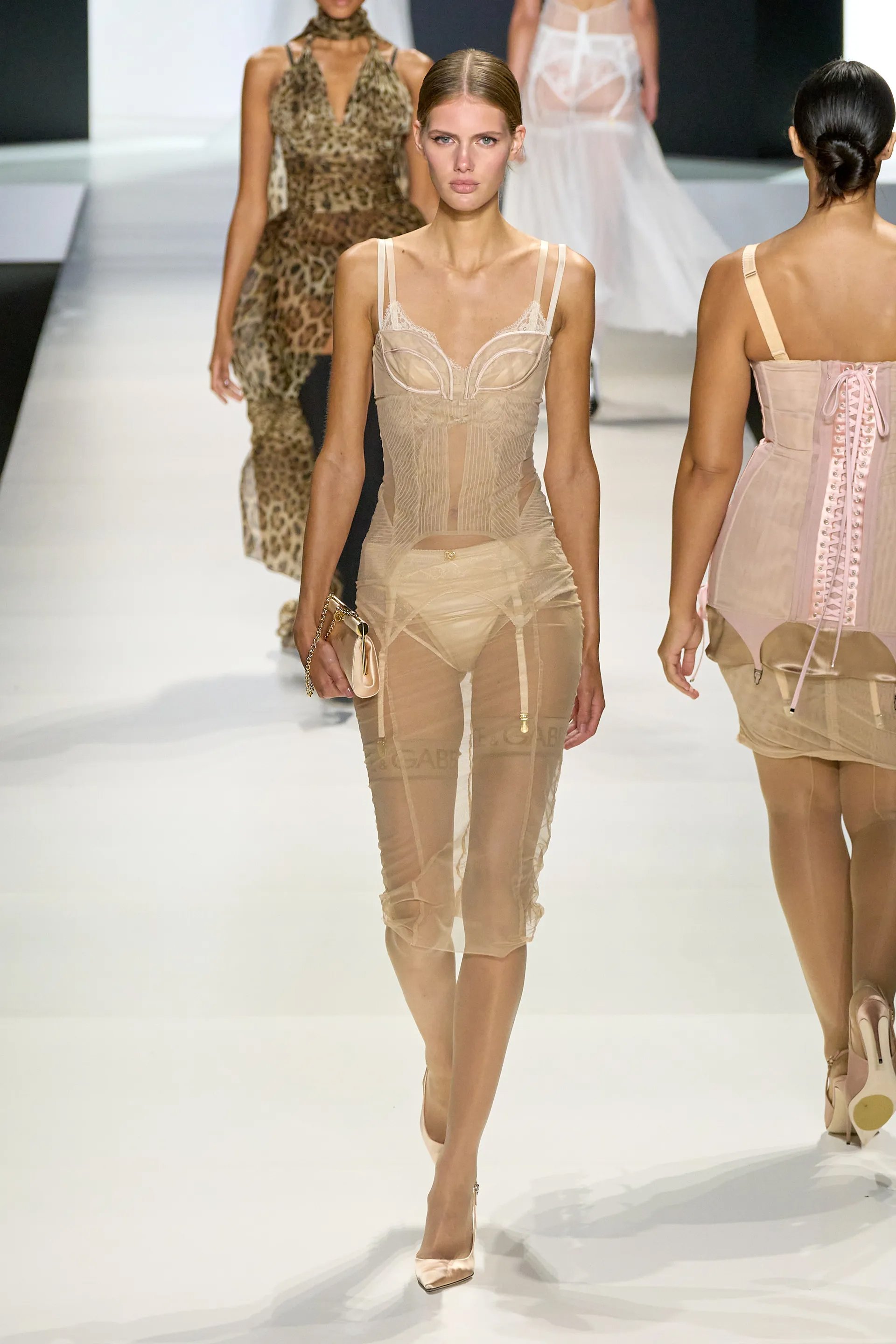 00070-dolce-and-gabbana-spring-2024-ready-to-wear-credit-gorunway copy.jpg