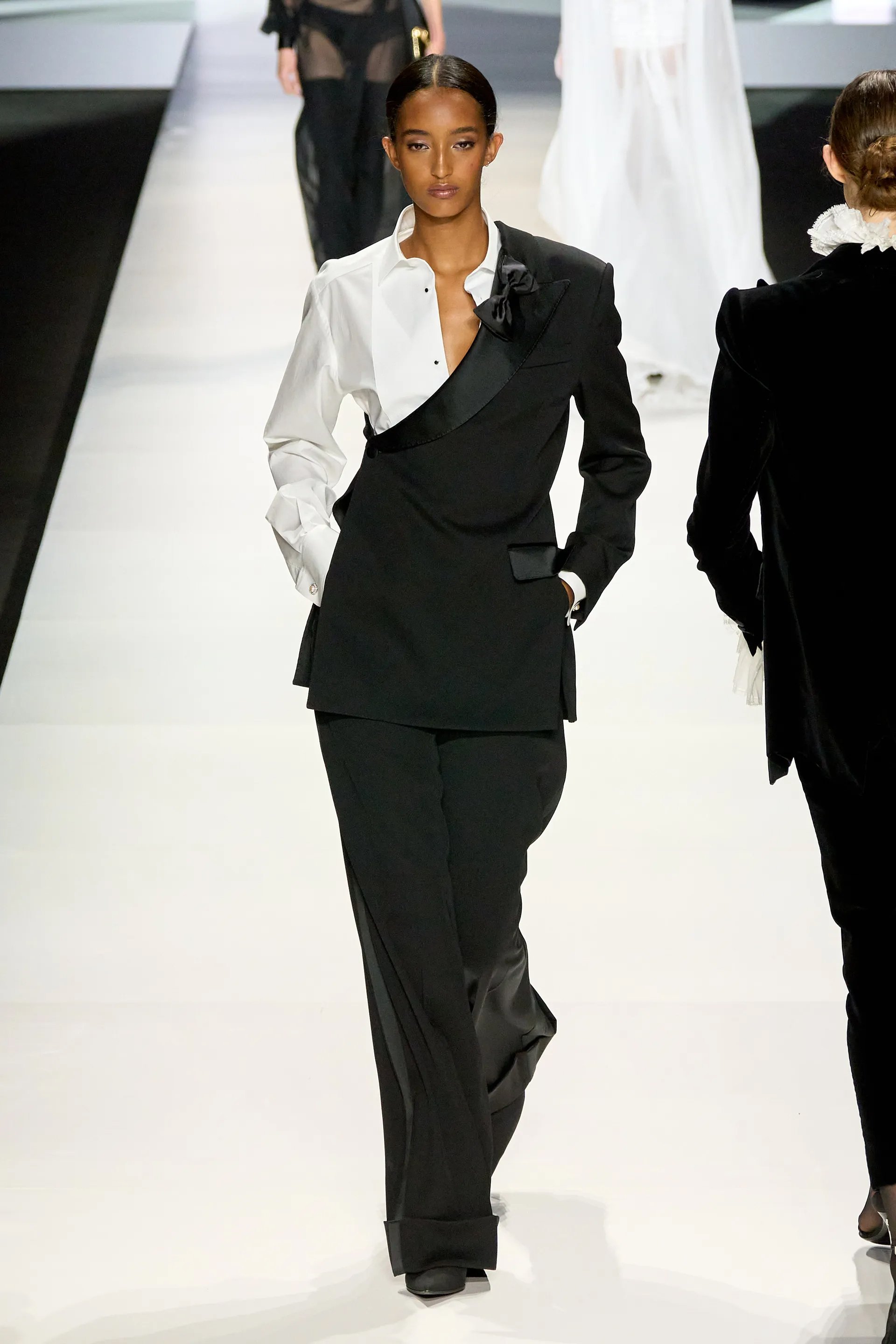 00074-dolce-and-gabbana-spring-2024-ready-to-wear-credit-gorunway copy.jpg