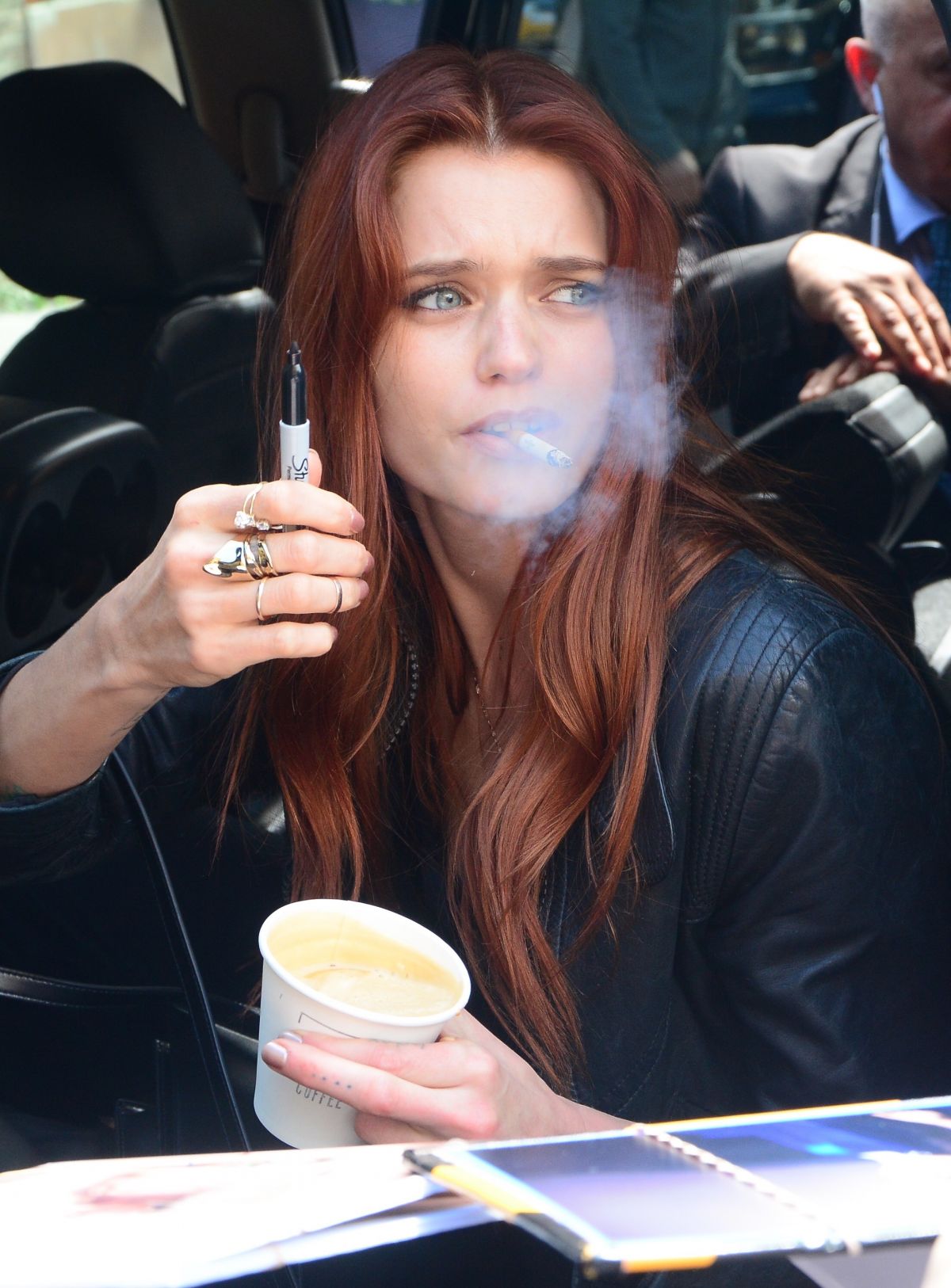 abbey-lee-kershaw-smokes-a-cigarette-as-she-signs-for-fans-in-toronto_9.jpg