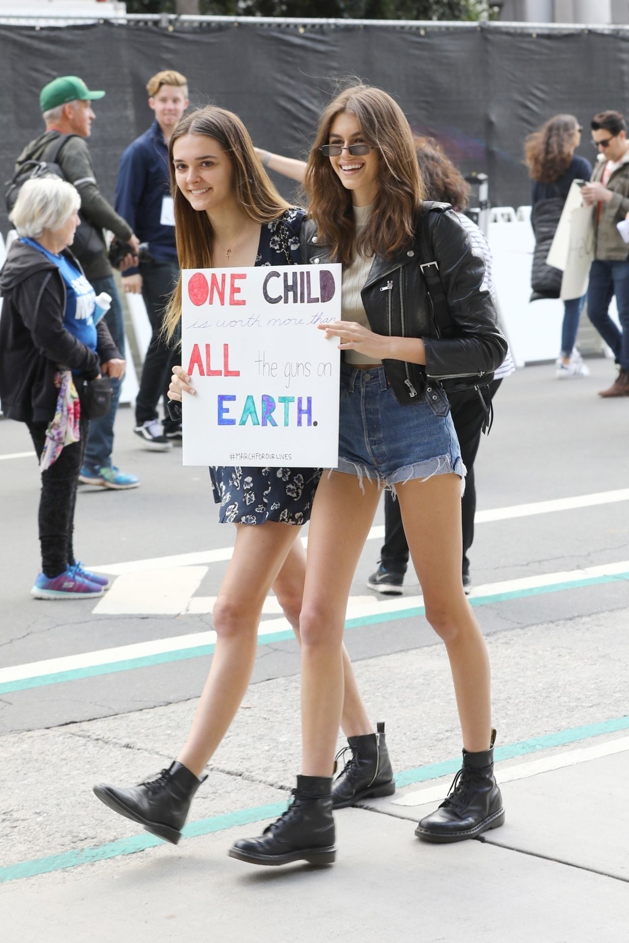 kaia-gerber-and-charlotte-lawrence-meet-up-at-the-anti-gun-march-for-our-lives-rally-in-la-9.jpg