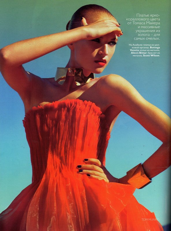 kova+%26+Lula+Makaganchuck+by+Tom+Munro+%28New+Dresses+For+The+Queens+-+Vogue+Russia+May+2010%29.jpg
