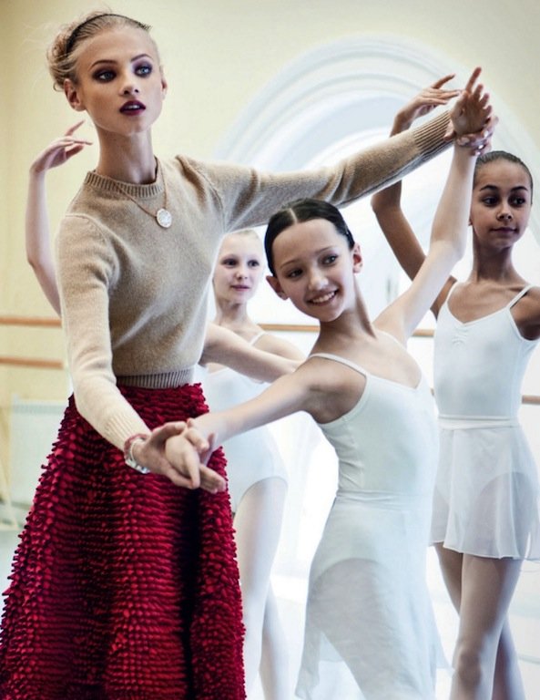 Lady+in+Red+Anna+Selezneva+by+Patrick+Demarchelier+Vogue+Russia+October+2012+ballet+school+2.jpg