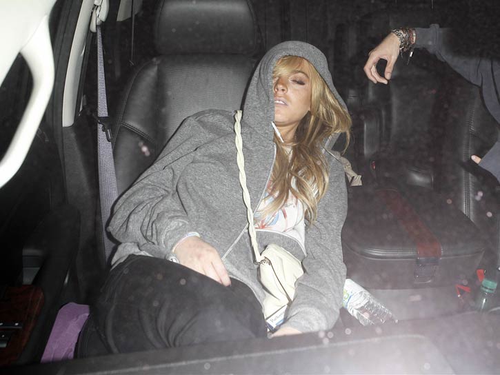 lindsay-lohan-passed-out-001.jpg