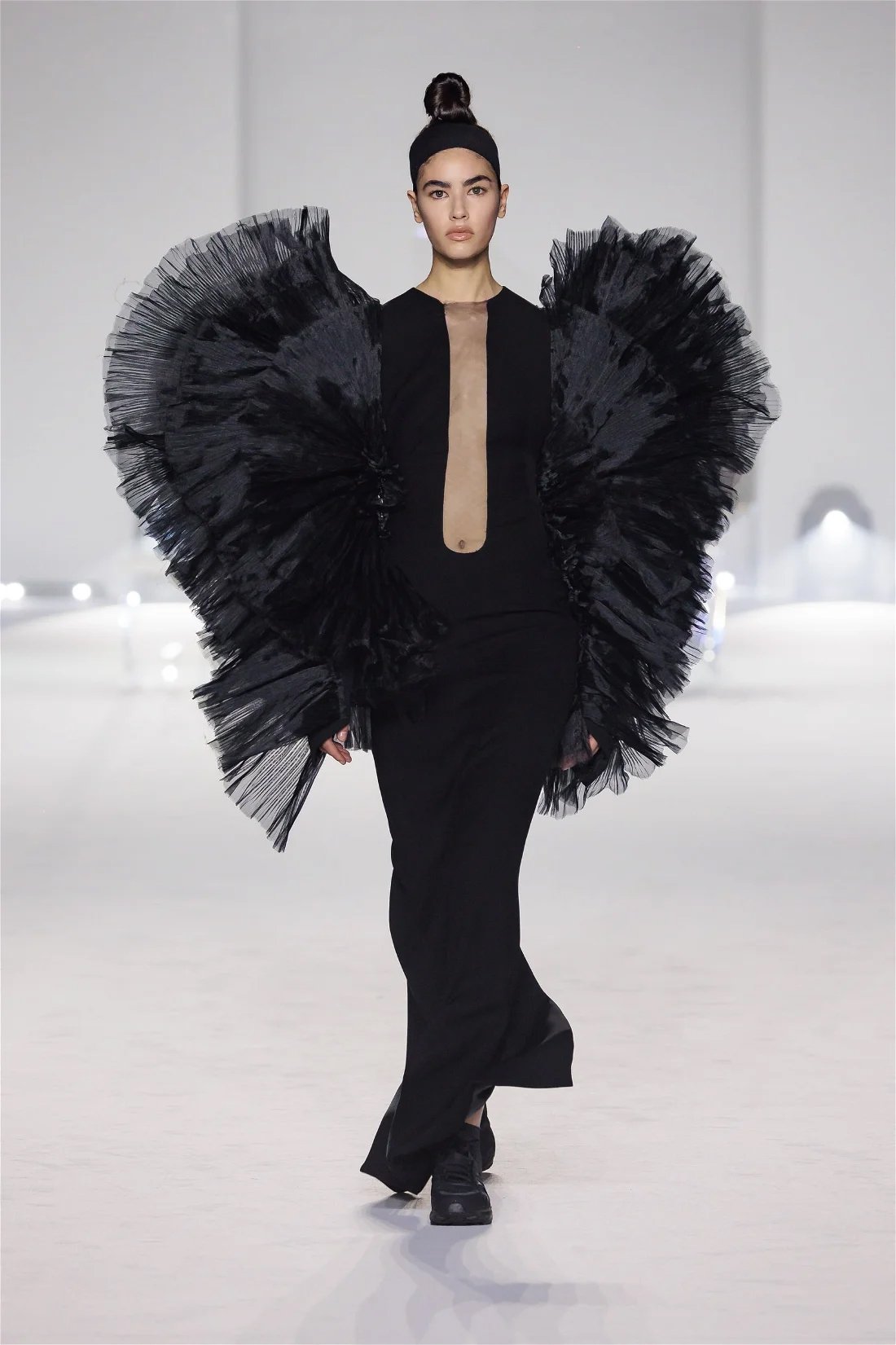 Maison-Yoshiki-Ready-Wear-Fall-Winter-2024-Milan-Fashion-Week-Runway-06 copy.jpg
