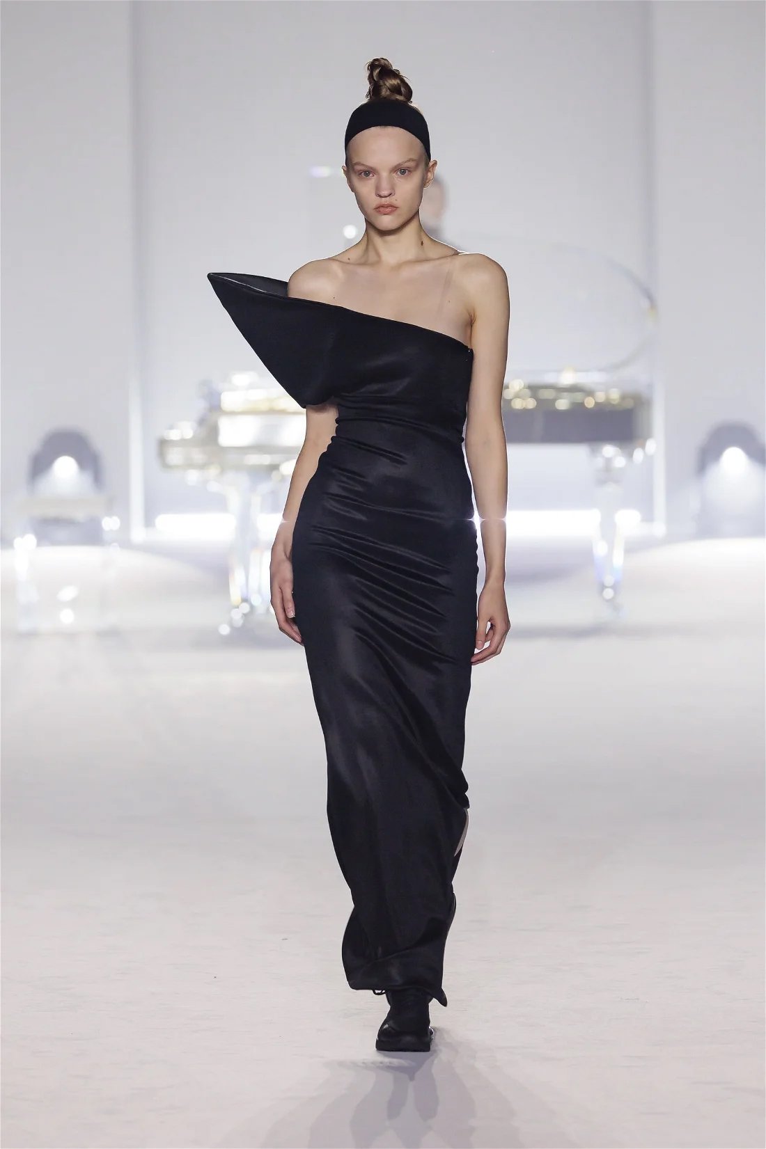 Maison-Yoshiki-Ready-Wear-Fall-Winter-2024-Milan-Fashion-Week-Runway-09 copy.jpg
