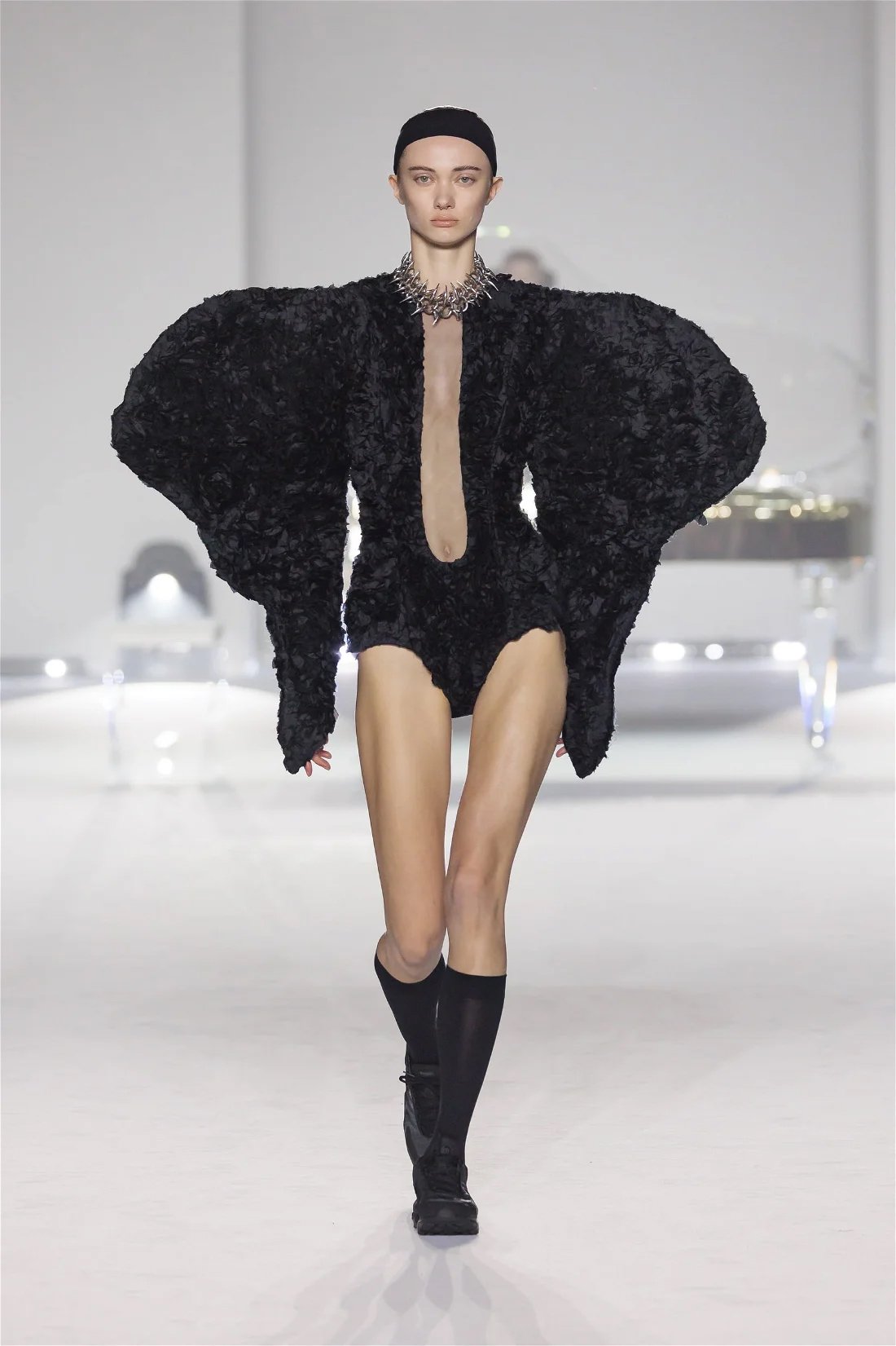 Maison-Yoshiki-Ready-Wear-Fall-Winter-2024-Milan-Fashion-Week-Runway-18 copy.jpg