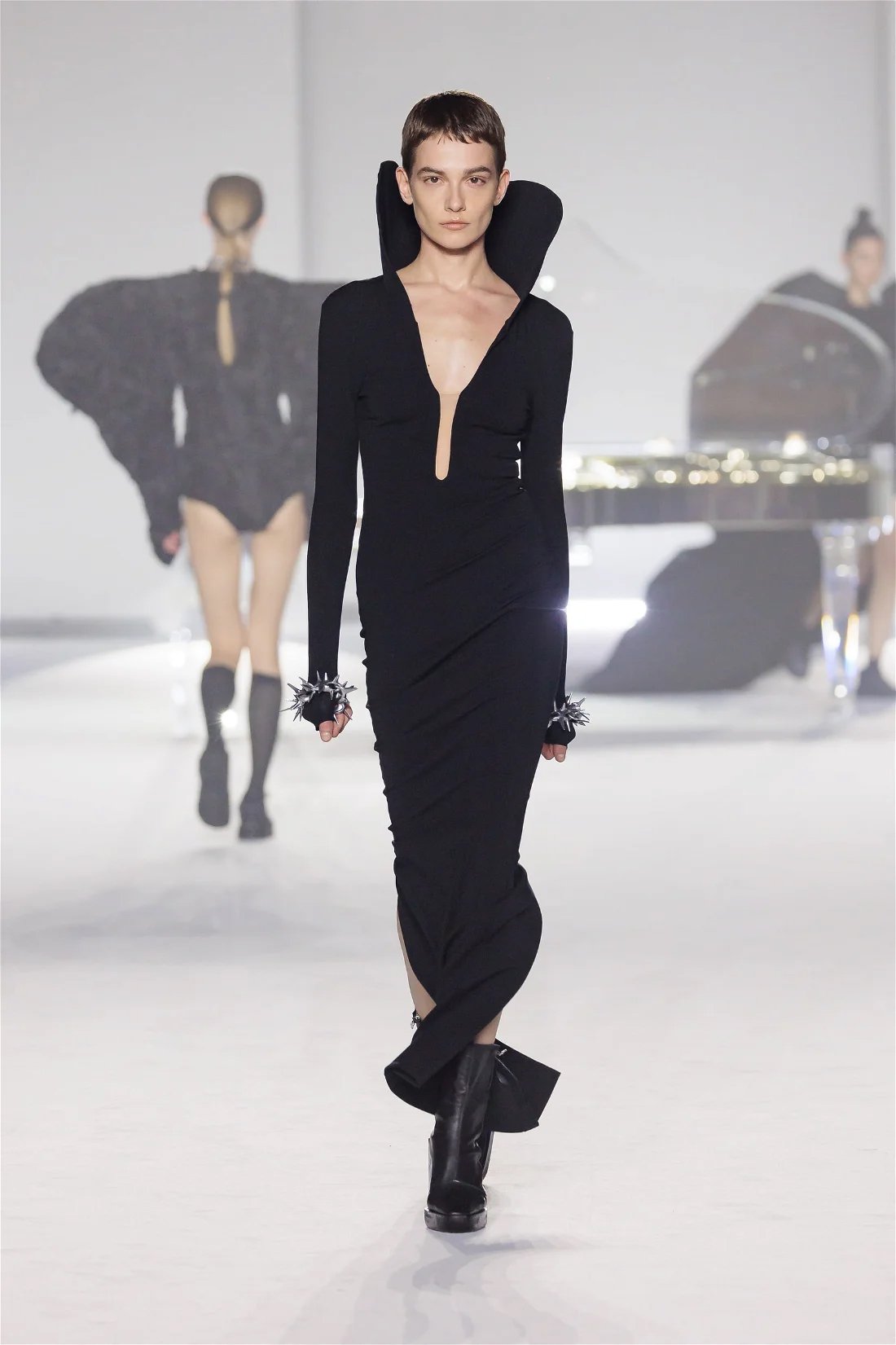 Maison-Yoshiki-Ready-Wear-Fall-Winter-2024-Milan-Fashion-Week-Runway-19 copy.jpg