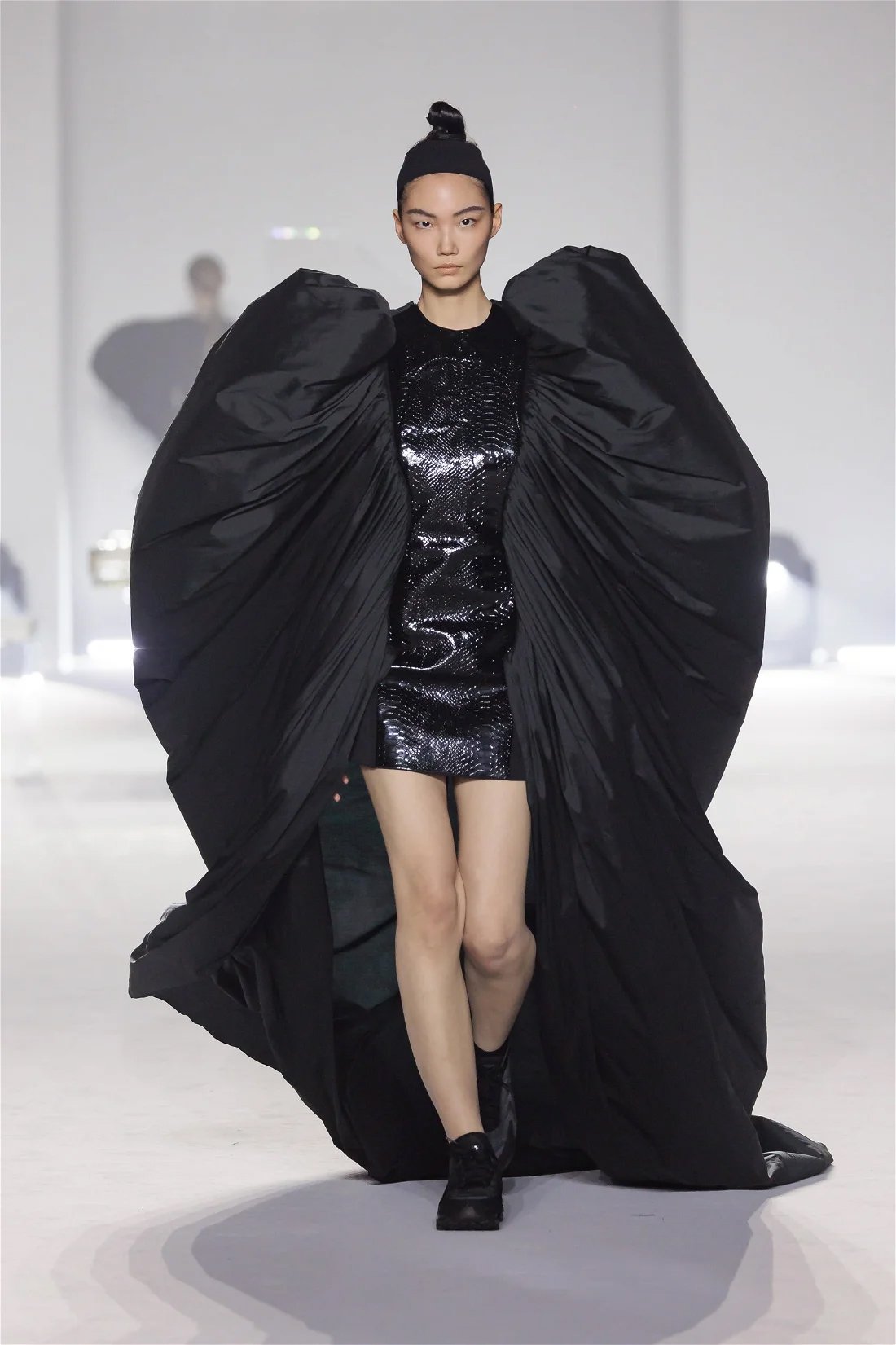 Maison-Yoshiki-Ready-Wear-Fall-Winter-2024-Milan-Fashion-Week-Runway-20 copy.jpg