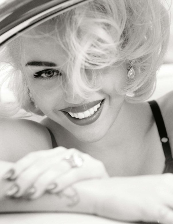miley-cyrus-by-mario-testino-for-vogue-germany-march-2014-5.jpg