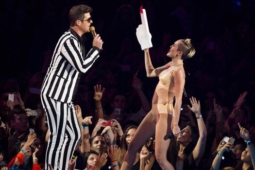 Miley-Cyrus-Killed-Hannah-Montana-on-the-VMAs.jpg