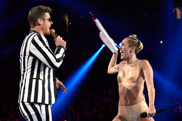 Miley-Cyrus-performance-at-MTV-VMA-2013-2223065.jpg