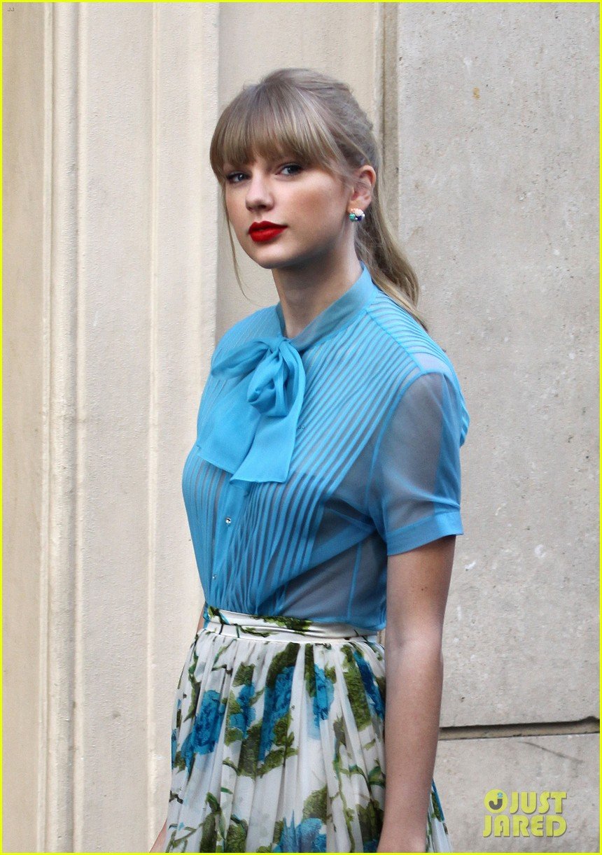 taylor-swift-begin-again-video-shoot-red-preview-clip-09.jpg