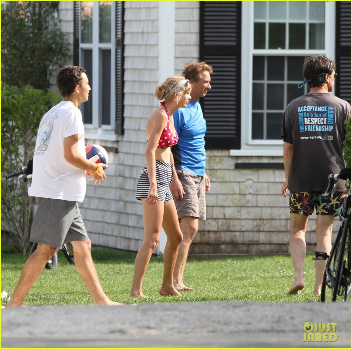 taylor-swift-kennedy-compound-with-conors-dad-05.jpg