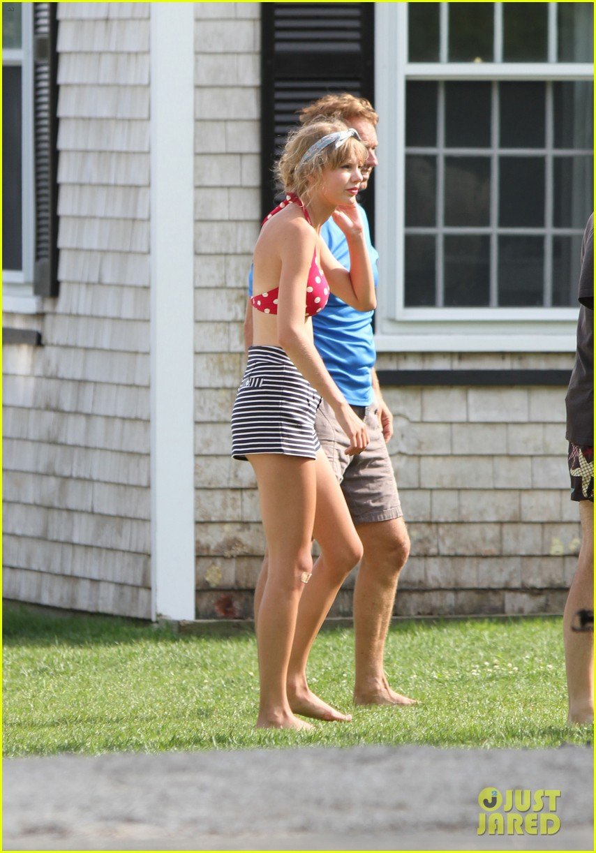 taylor-swift-kennedy-compound-with-conors-dad-06.jpg