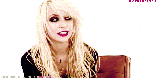 taylor_momsen_gif_by_vanniswag-d5eifzt.gif
