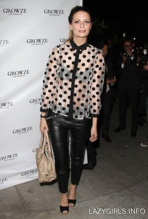 mischa_barton_growze_l_a_store_opening_party_los_angeles_20march2012_14_0NxEq8T.sized.jpg