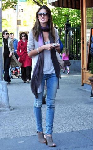 Alessandra-Ambrosio-skinny-jeans-5.jpg