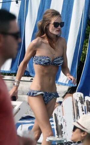 RosieHuntingtonWhiteley-bikini-magra.jpg