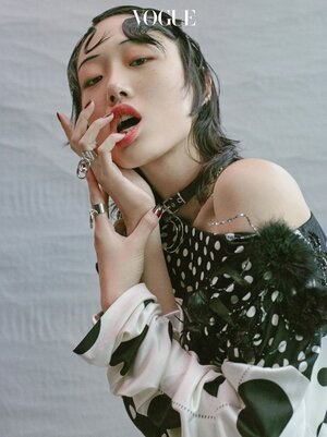 Girls _ 보그 코리아 (Vogue Korea).jpg