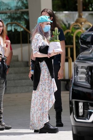 grimes with her cactus omg.jpg