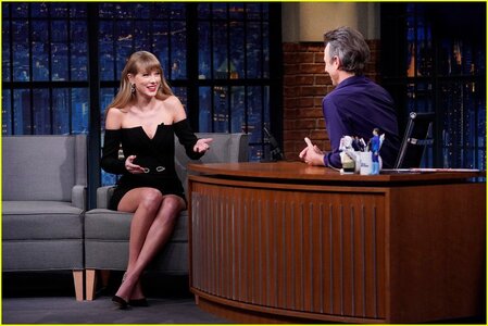 taylor-swift-two-late-night-appearances-05.jpg