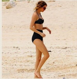 Taylor_Swift_bikini.jpg