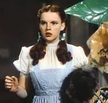 220px-Judy_Garland_in_The_Wizard_of_Oz_trailer_2.jpg