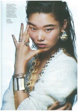 Yoon Young Bae Harper's Bazaar Korea 3.jpg