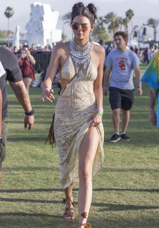 kendall-jenner-the-coachella-valley-music-and-arts-festival-4-15-2016-1_thumbnail.jpg
