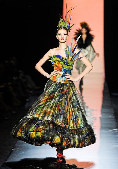 jean-paul-gaultier-couture-fall-2011-runway-45_131244217999.jpg