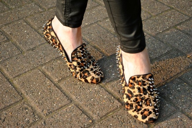 whisty-street-style-blog-leopard-spike-flat-slippers.jpg