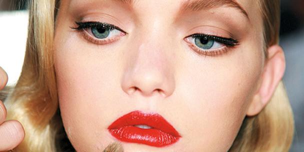Gemma+Ward+Red+Lips_Elle+Canada.jpg