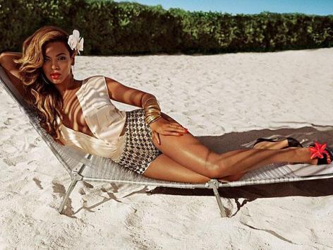 Beyonce-heats-up-HMs-summer-ad-campaign.jpg
