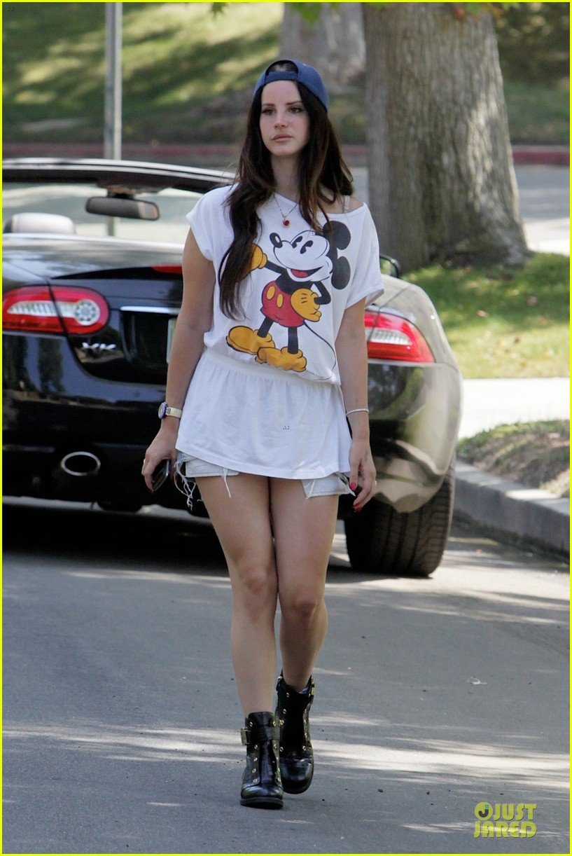 lana-del-rey-shows-inner-child-with-mickey-mouse-01.jpg