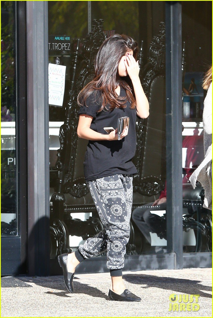 selena-gomez-pampered-after-christmas-in-texas-04.jpg