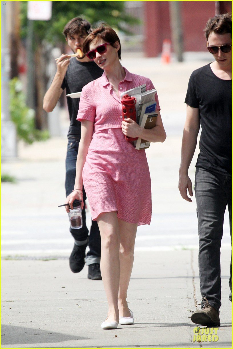 anne-hathaway-pink-book-carrier-on-song-one-set-06.jpg