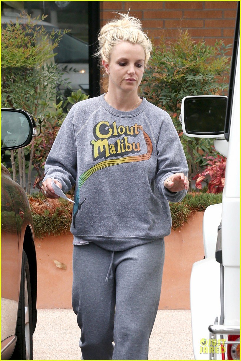 britney-spears-errands-after-movies-with-the-boys-29.jpg
