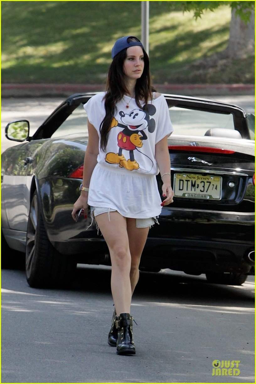 lana-del-rey-shows-inner-child-with-mickey-mouse-04.jpg