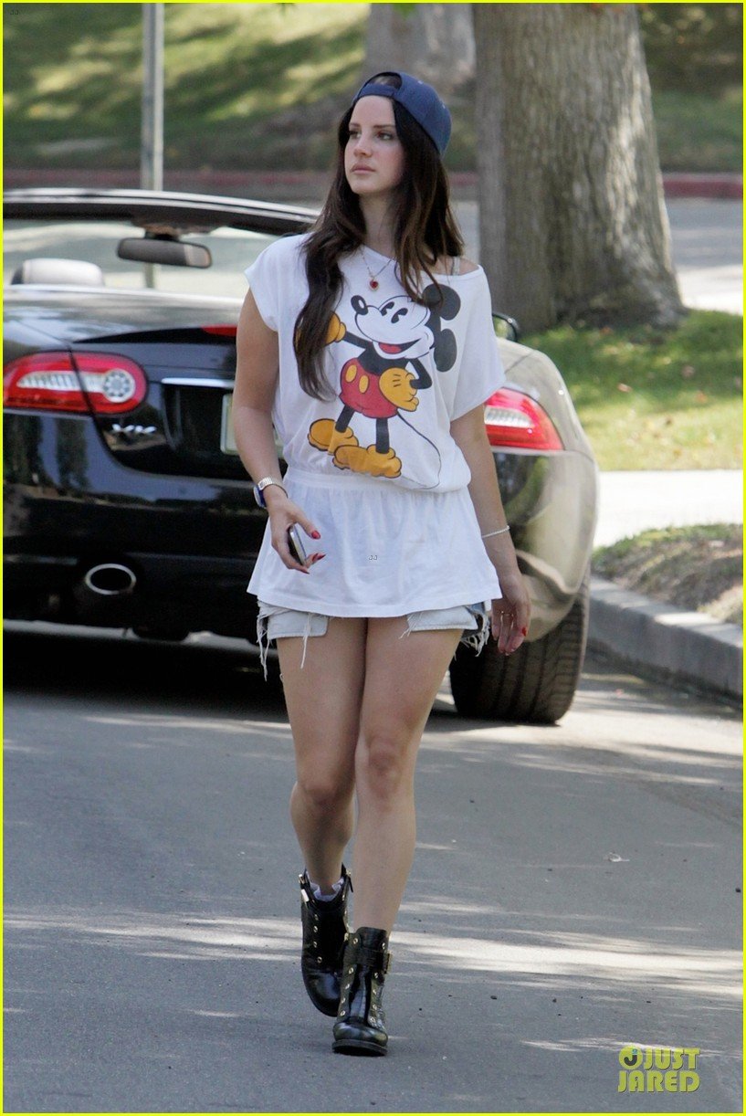 lana-del-rey-shows-inner-child-with-mickey-mouse-03.jpg