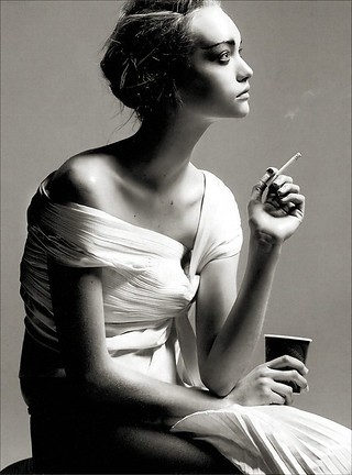 beautiful,beauty,black,white,cigarette,coffee,girl,model,woman,young-f2b1e16cecb41217e19f75a83517173a_i.jpg