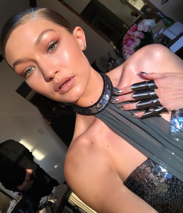 meet-non-touring-the-makeup-trend-thats-perfect-for-summer-1761704-1462631777.640x0c.jpg