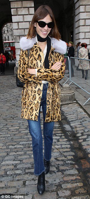 25E02E6A00000578-2961895-Wild_thing_Alexa_Chung_rocked_up_in_style_to_Somerset_House_on_F-a-40_1424459020952.jpg
