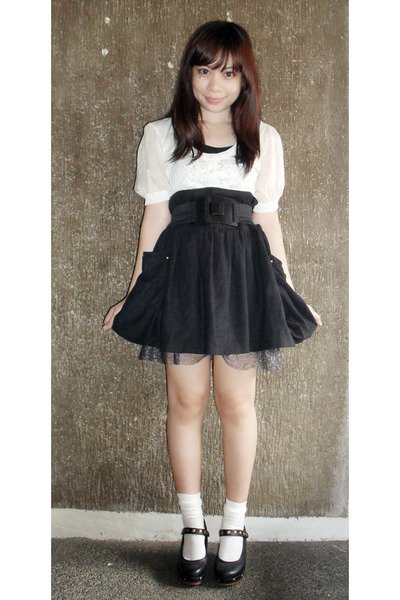 mary-jane-online-shoes-black-thrifted-skirt_400.jpg