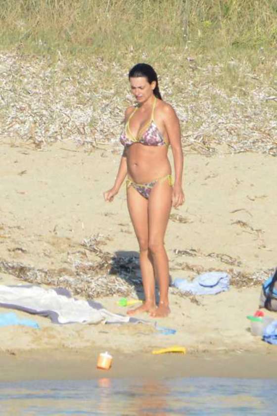Penelope-Cruz-Bikini-Photos:-2013-in-Corsica--01.jpg
