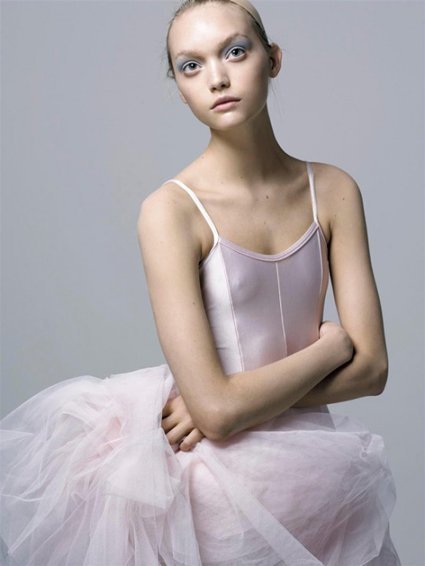 1130.In-Honor-of-Black-Swan-The-10-Best-Ballet-Inspired-Editorials_Gemma-Ward-in-%E2%80%9CThink-Pink%E2%80%9D-for-Vogue-Italia-April-2005-photographed-by-Steven-Mesiel.jpg