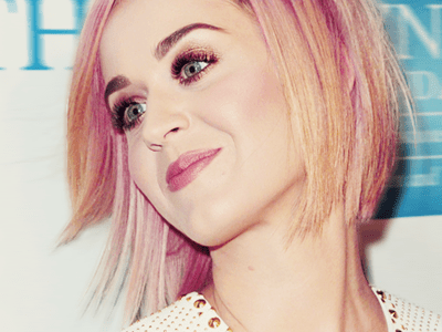 katy-perry-blonde-bob-with-pink-streaks.png