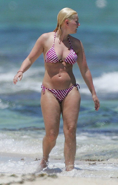 Elisha-Cuthbert-Is-in-a-Bikini-and-on-a-Fat-List.jpg