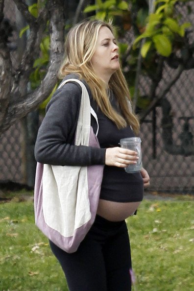 Alicia+Silverstone+t+shirt+can+barely+contain+U5HcGHwIJTIl.jpg