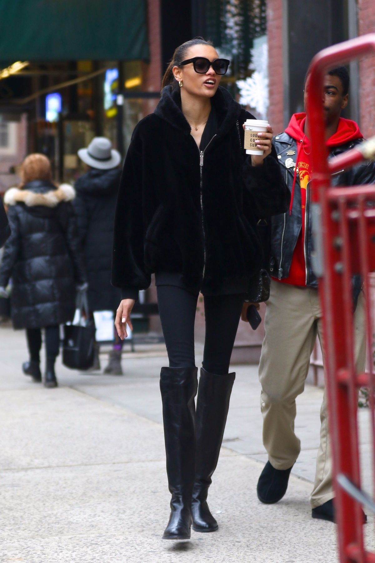 lameka-fox-out-for-coffee-in-new-york-01-05-2019-4.jpg
