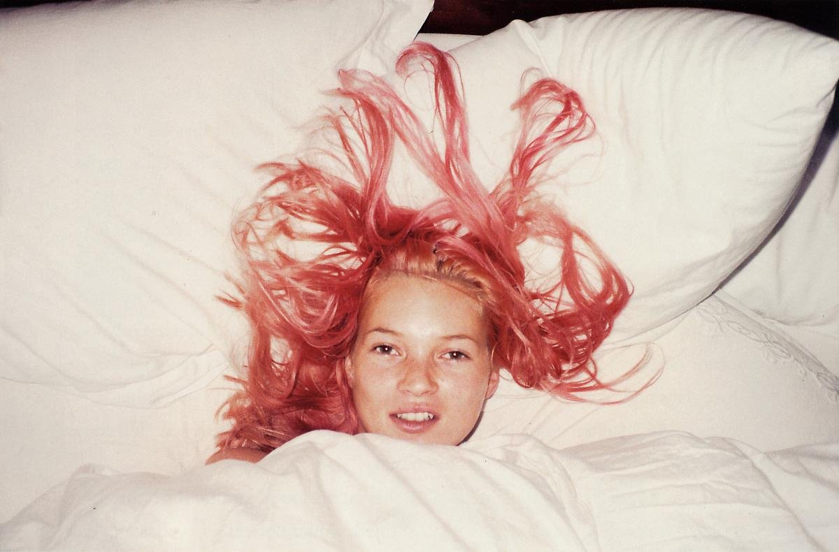 Kate-Moss-Juergen-Teller-20-Pink-Hair-Lola-Who-Fashion-Music-Photography-blog.jpg